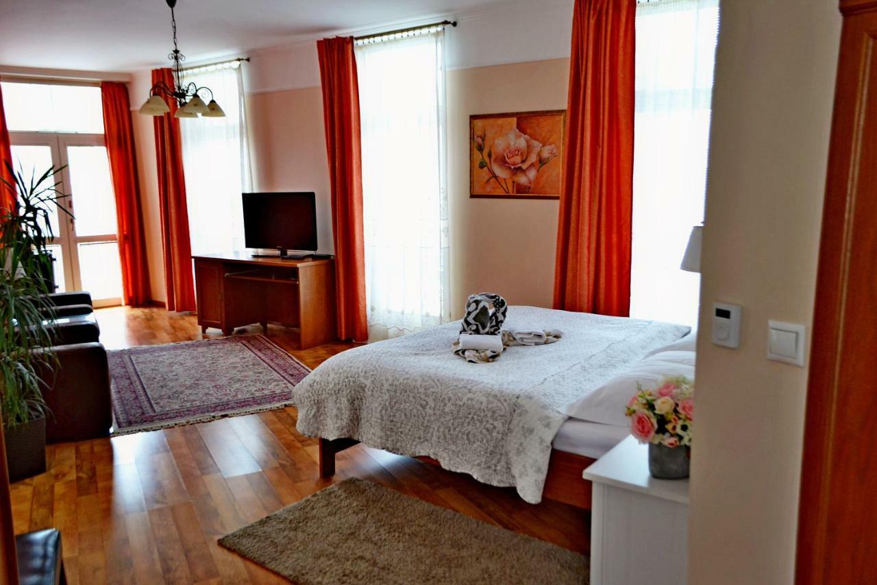 Penzion Daniela Rajecke Teplice Luaran gambar